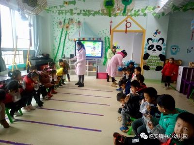 保健橱窗:建水县妇幼保健院到临安镇中心幼儿园开展预防龋齿活动